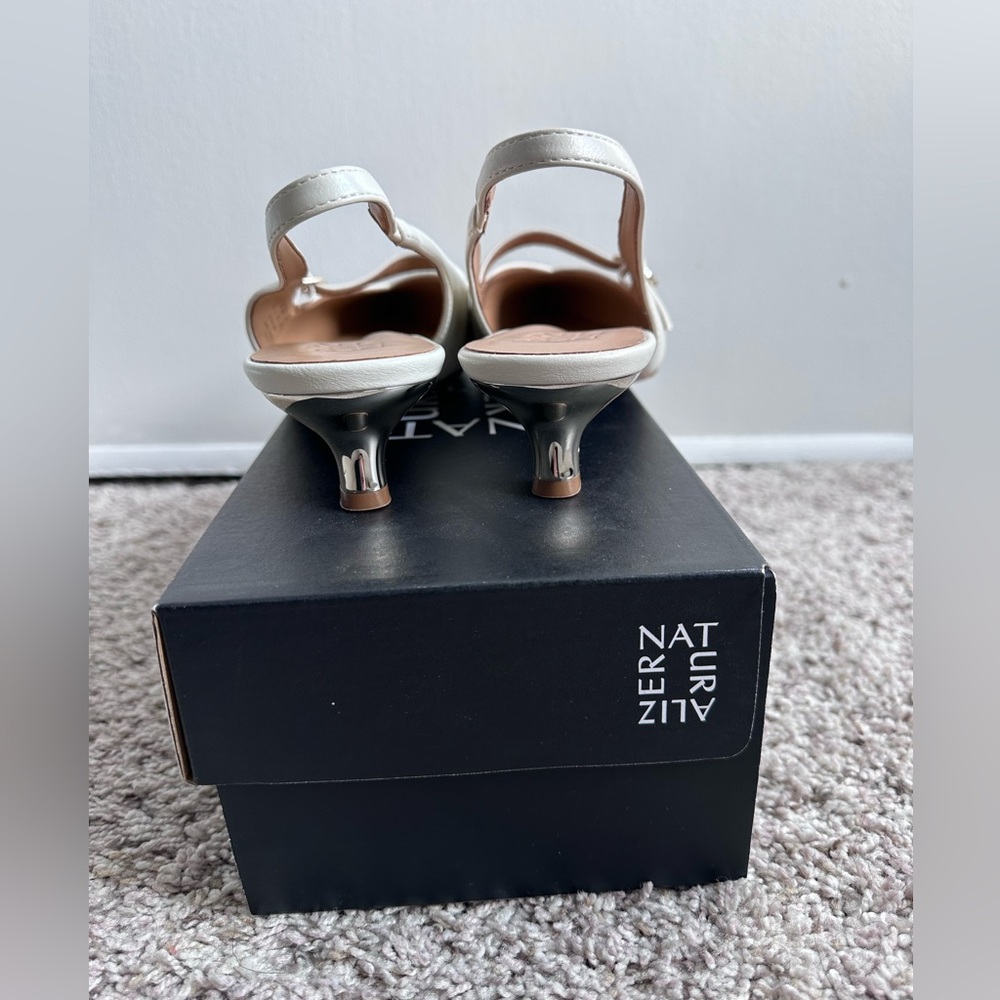 Naturalizer
Grayson Mary Jane Slingback - Picture 4 of 7